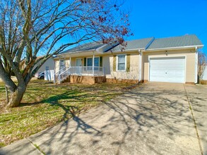 1021 Bobcat Dr in Clarksville, TN - Building Photo - Building Photo