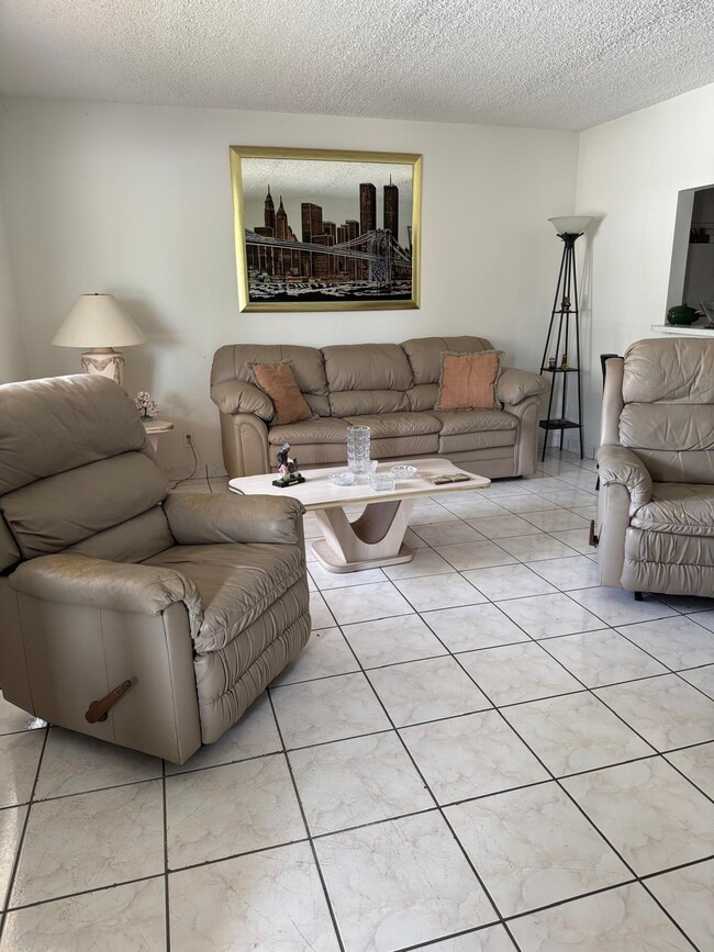 700 Village Green Ct in Palm Springs, FL - Building Photo - Building Photo