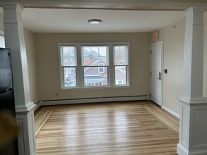 10 Walker St in Pawtucket, RI - Foto de edificio - Building Photo