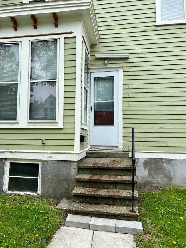 300 S William St in Johnstown, NY - Building Photo - Building Photo