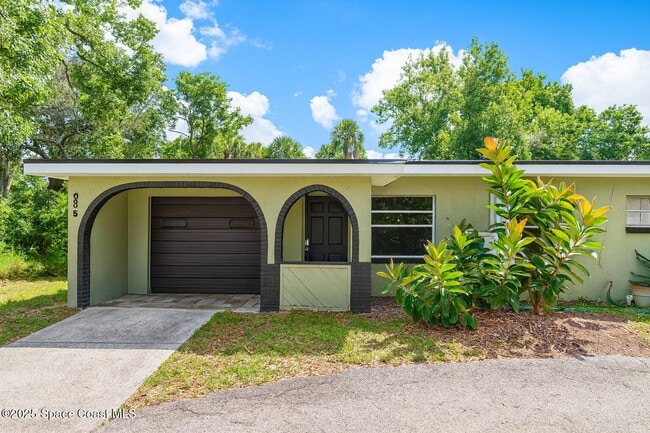 property at 985 S Fiske Blvd