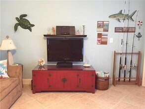 315 Van Buren St, Unit 203B in Hollywood, FL - Foto de edificio - Building Photo