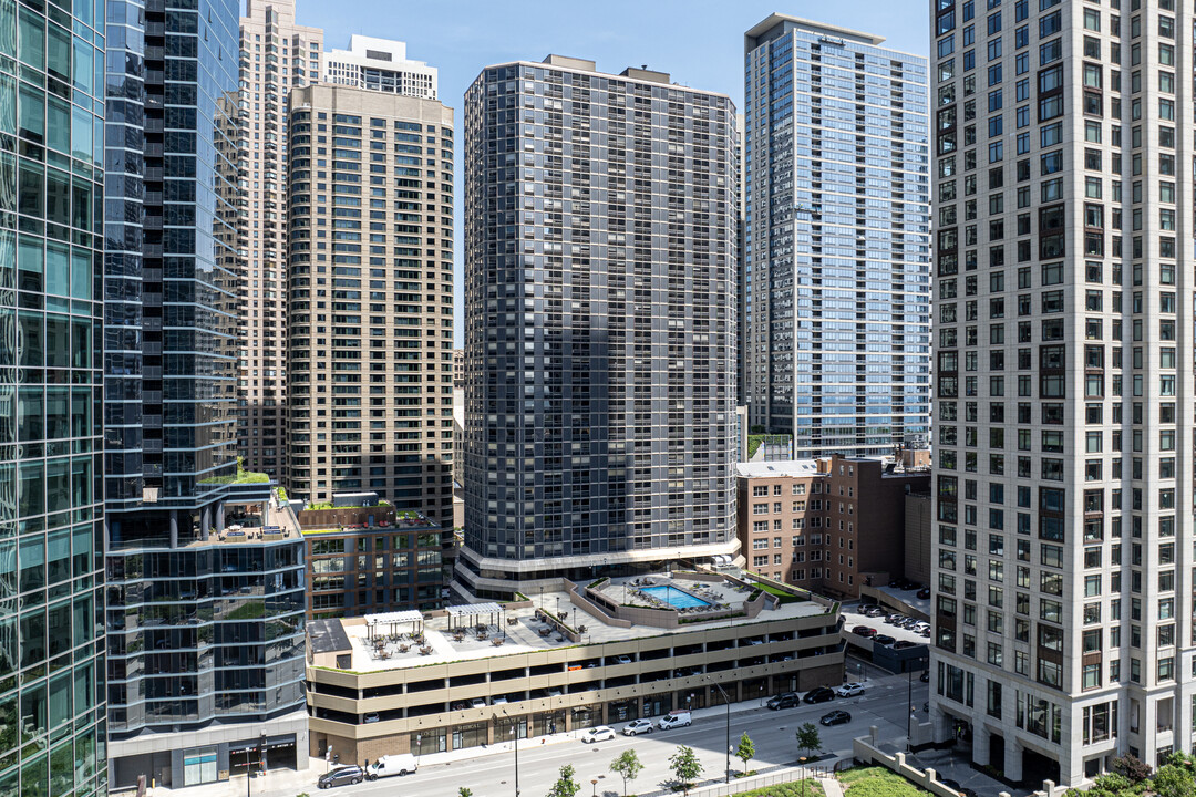 Lake Shore Plaza in Chicago, IL - Building Photo