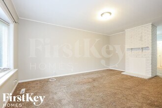 17 Fir St in Carpentersville, IL - Foto de edificio - Building Photo