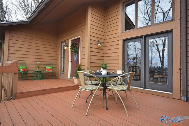 property at 115 Noble Dr SE