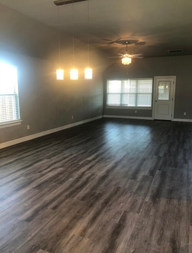 609 Copenhavr St in Pilot Point, TX - Building Photo - Building Photo