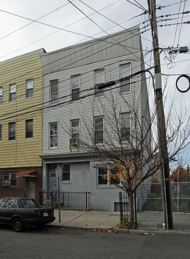 35 Orchard St in Jersey City, NJ - Foto de edificio - Building Photo