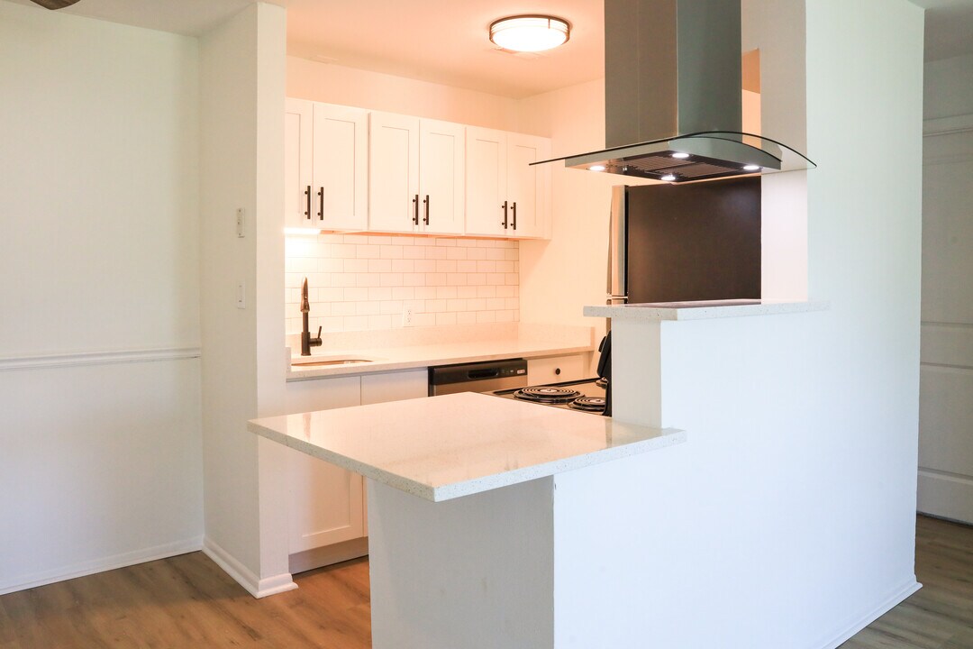 1800 Ashley West Apartments in Charleston, SC - Building Photo