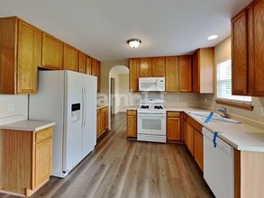 1482 Sunflower Dr in Dekalb, IL - Building Photo - Building Photo
