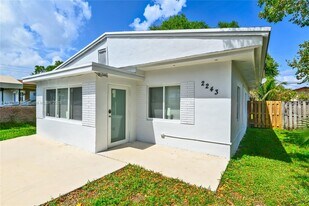 2243 Greene St. in Hollywood, FL - Building Photo