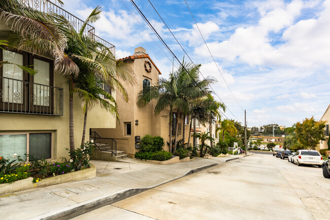 648 9th St in Hermosa Beach, CA - Building Photo - Primary Photo