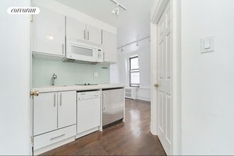 224 W 13th St in New York, NY - Building Photo - Building Photo