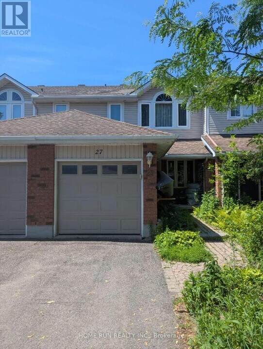 27 Windcrest Ct in Ottawa, ON - Building Photo