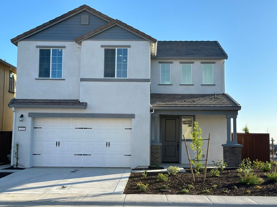 3475 Williamson Dr in Folsom, CA - Building Photo