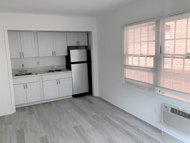 615 S Cochran Ave