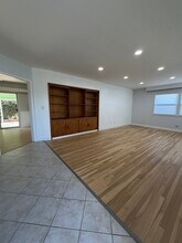 209 S Wayside Pl in Anaheim, CA - Building Photo - Building Photo