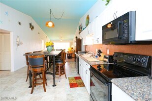 4030 Northlight Dr in Naples, FL - Building Photo