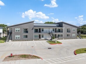 1326 Prairie Dr in Bryan, TX - Foto de edificio - Building Photo