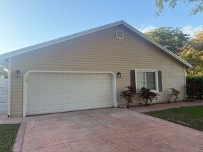 14912 SW 143rd Ct in Miami, FL - Building Photo - Building Photo