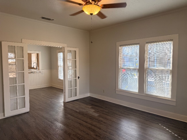 306 W Wallace St in Llano, TX - Building Photo - Building Photo