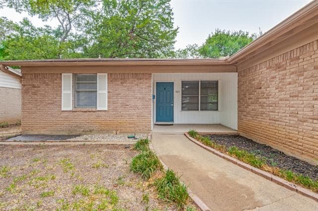 1817 Oakhurst Dr in Irving, TX - Building Photo - Building Photo