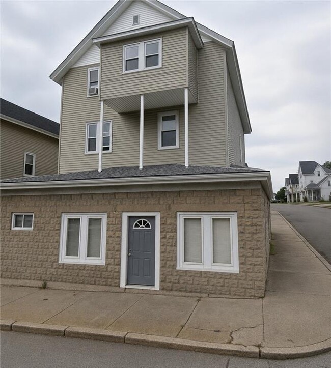 property at 844 Lonsdale Ave