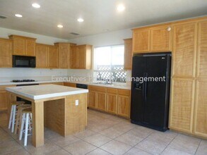 717 Round Hill Dr in Merced, CA - Building Photo - Building Photo