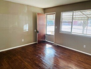 3024 S St Paul St in Wichita, KS - Building Photo - Building Photo