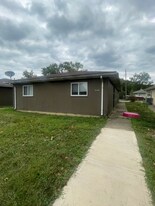 2450-2452-2452 Hiawatha St in Columbus, OH - Building Photo