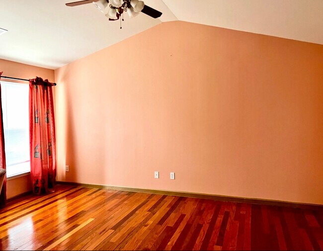 8325 Windstream Way in Jamestown, NC - Foto de edificio - Building Photo