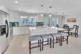 222 SE 11th Ct in Deerfield Beach, FL - Building Photo