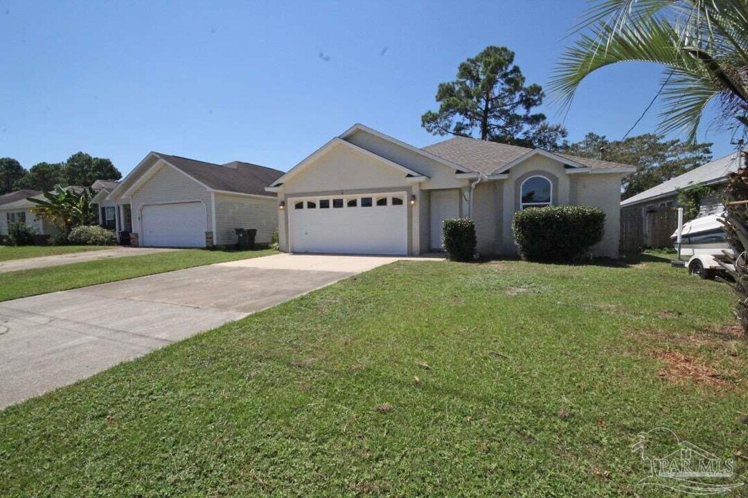 2437 Gulf Breeze Ave in Pensacola, FL - Building Photo