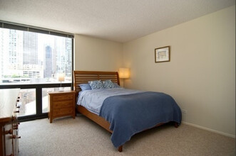 70 W Huron St, Unit 602 in Chicago, IL - Building Photo - Building Photo