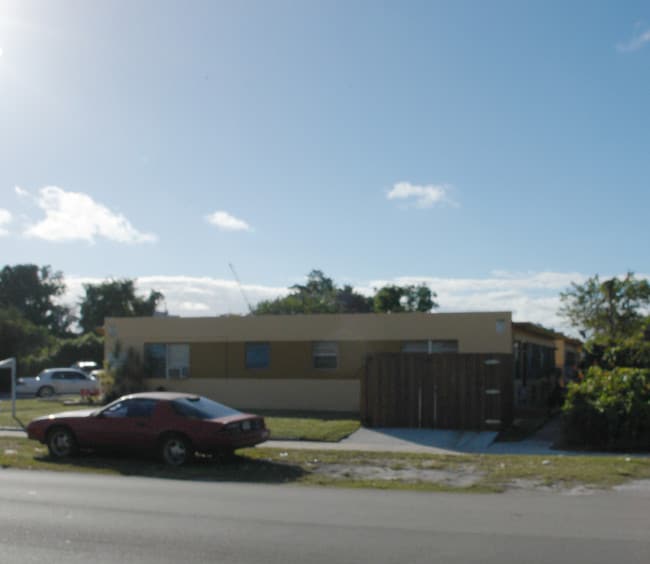 2246 Fillmore St in Hollywood, FL - Building Photo - Building Photo