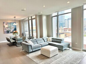360 W Erie St in Chicago, IL - Building Photo - Building Photo