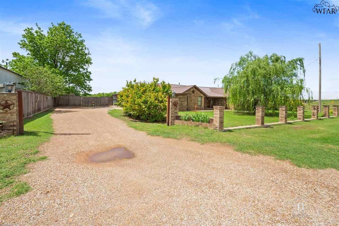 11694 Loop 404 in Oklaunion, TX - Building Photo