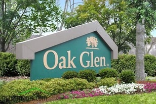 Oak Glen of Edina in Edina, MN - Building Photo