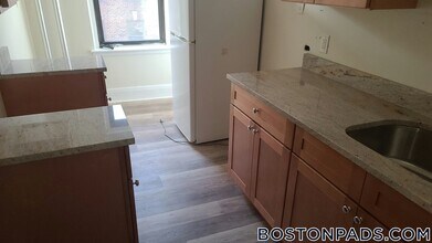 349 Pleasant St, Unit B1-10 in Malden, MA - Building Photo - Building Photo