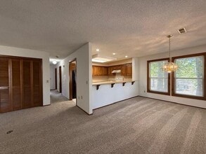 8 Connie Ln in Bella Vista, AR - Building Photo - Building Photo