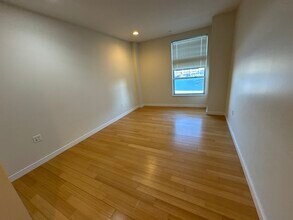 595 Albany St, Unit 302 in Boston, MA - Foto de edificio - Building Photo