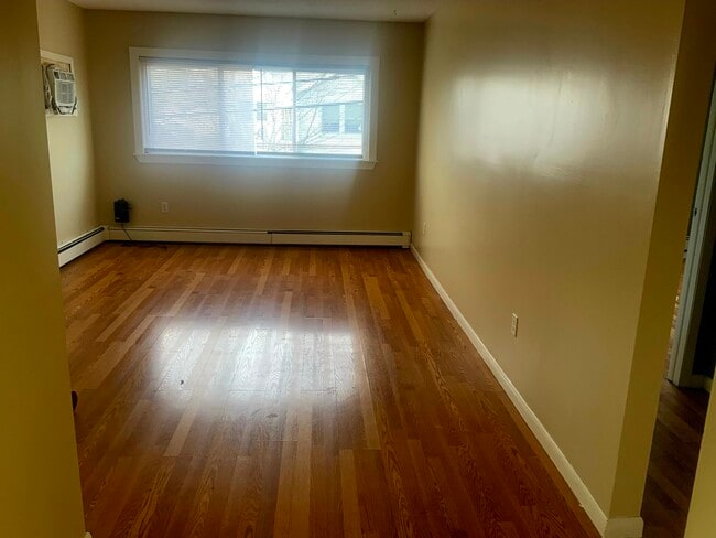 726 Golden Ave in Secaucus, NJ - Building Photo - Building Photo