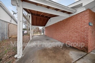 2244 Millvalley Dr in Florissant, MO - Building Photo - Building Photo
