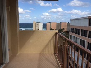 3581 S Ocean Blvd-Unit -Ph-A in South Palm Beach, FL - Foto de edificio - Building Photo