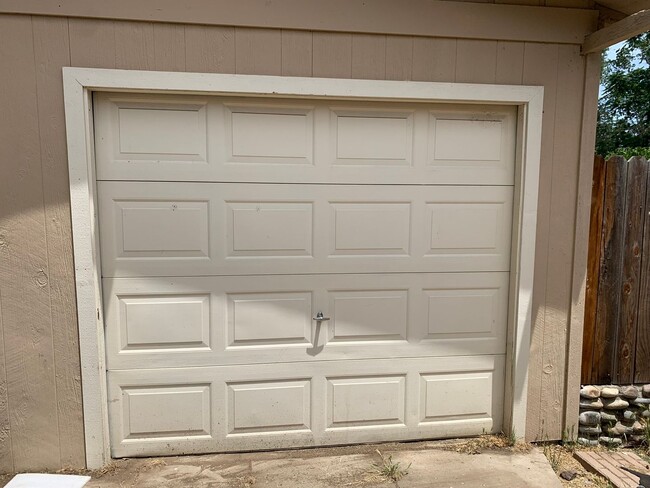 205 Walden St in Modesto, CA - Building Photo - Building Photo