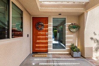 35 Mission Ct in Rancho Mirage, CA - Building Photo - Building Photo