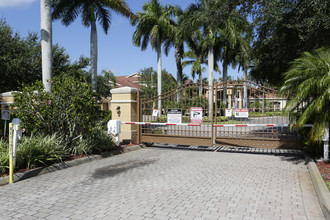 Bernwood Trace in Ft. Myers, FL - Building Photo - Building Photo