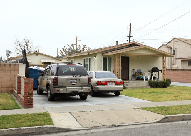 9713 Beach St in Bellflower, CA - Foto de edificio - Building Photo