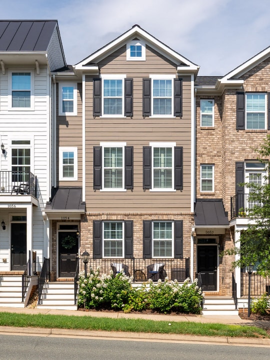 1054 Old Trail Dr in Crozet, VA - Building Photo