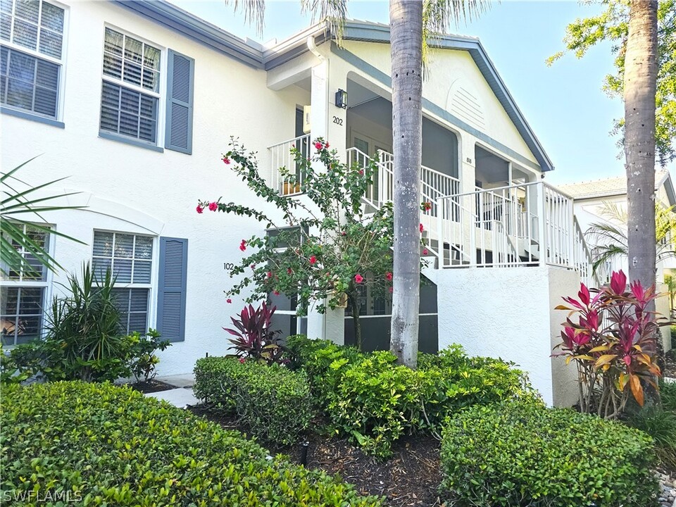 818 Tanbark Dr in Naples, FL - Foto de edificio