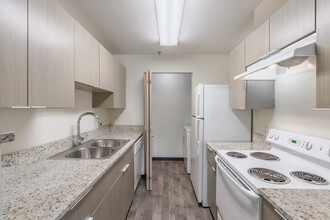 Ivy Ridge Apartments in Seattle, WA - Building Photo - Interior Photo